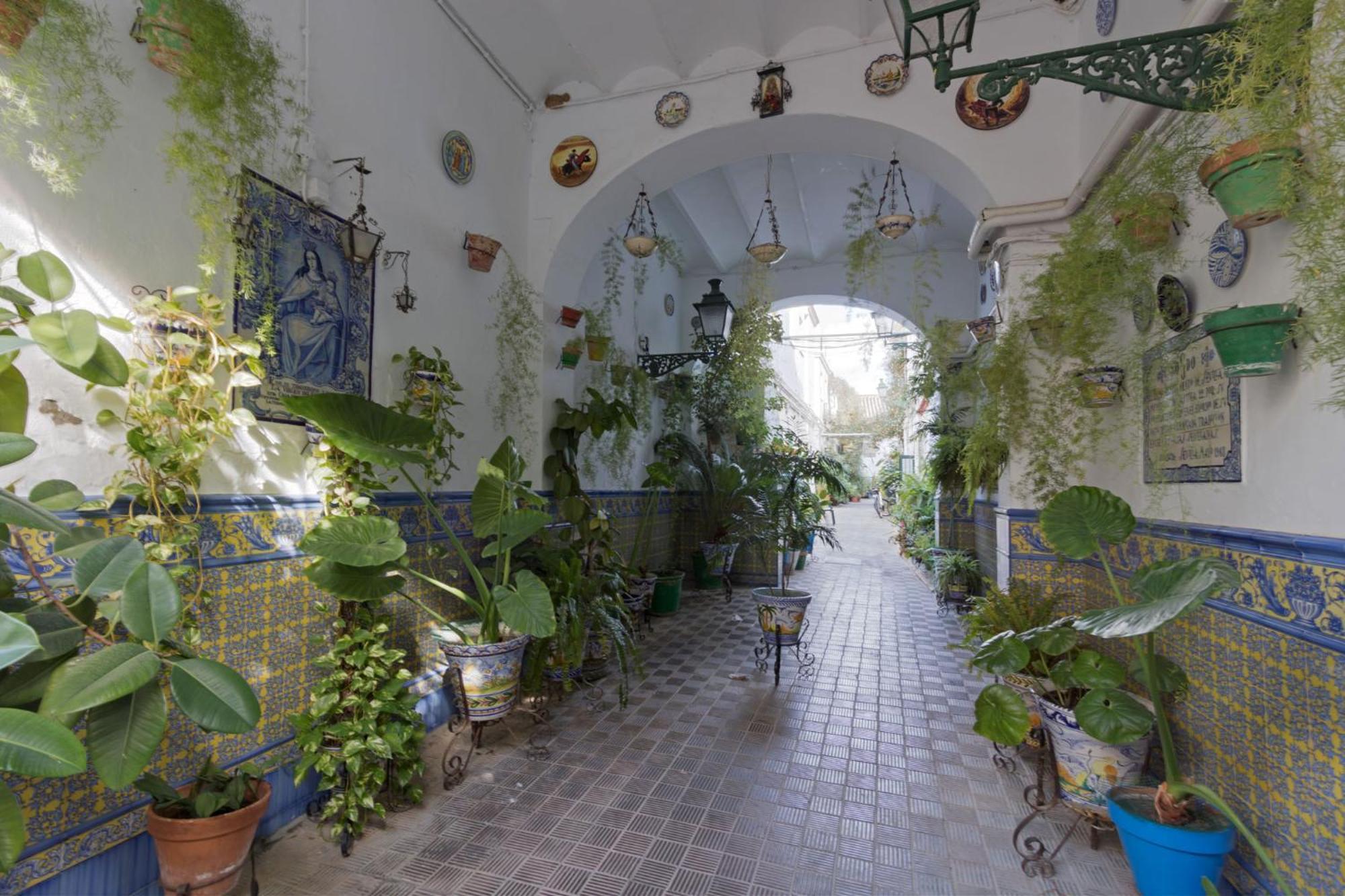 Castilla Triana Courtyard By Valcambre Севилья Экстерьер фото