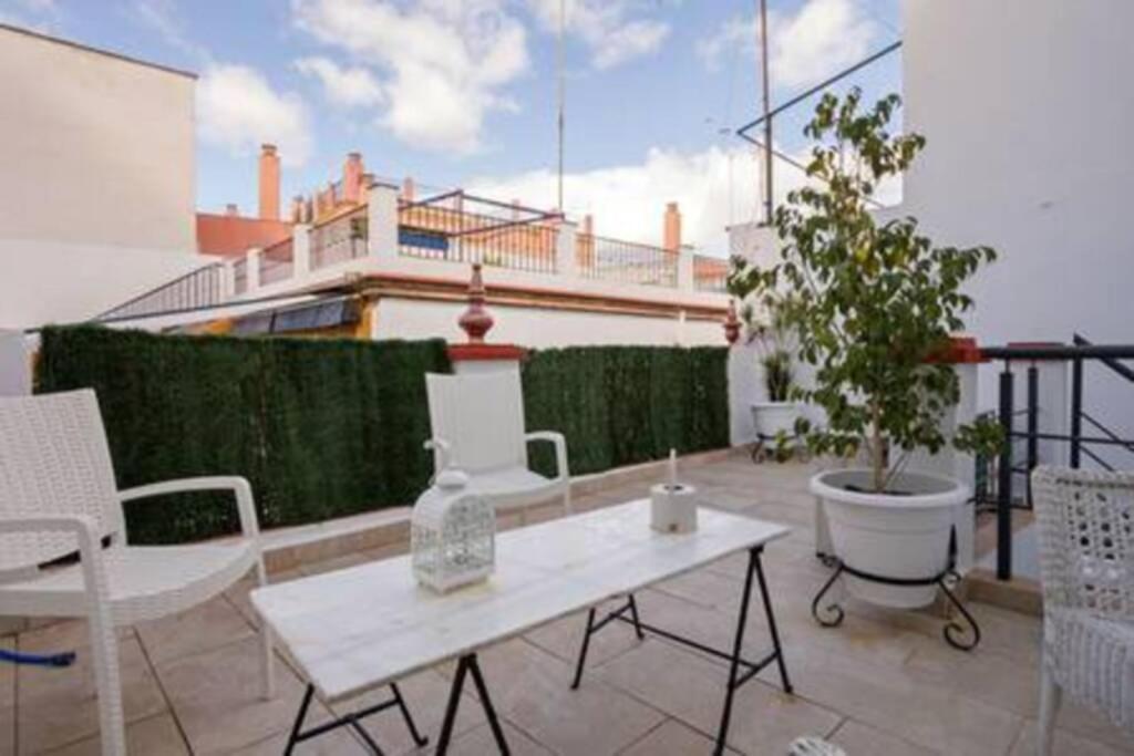 Castilla Triana Courtyard By Valcambre Севилья Экстерьер фото